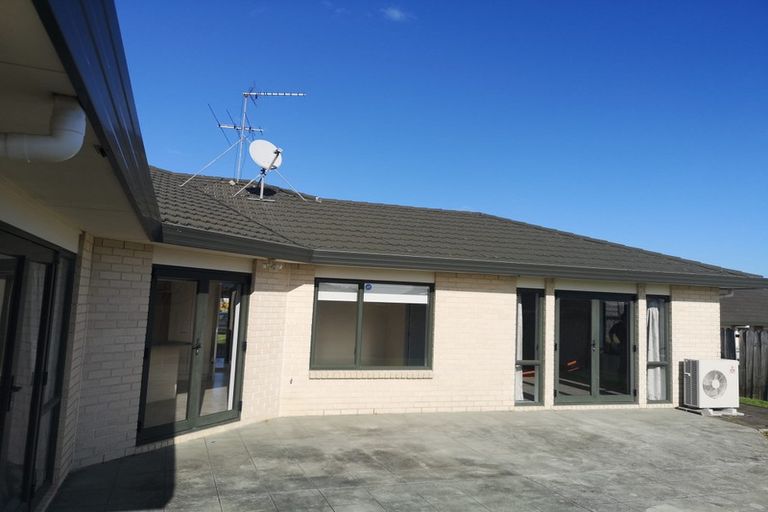 Photo of property in 22 Maghera Drive, East Tamaki Heights, Auckland, 2016
