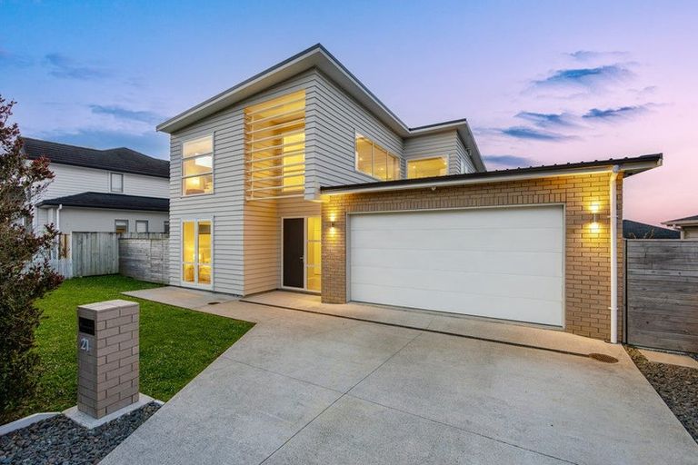Photo of property in 21 Headland Drive, Long Bay, Auckland, 0630
