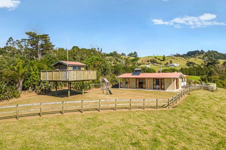 Photo of property in 117 Worrall Road, Kumeu, 0891