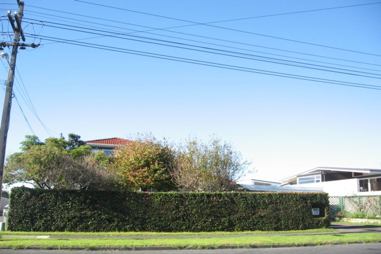 Photo of property in 125 Bleakhouse Road, Mellons Bay, Auckland, 2014