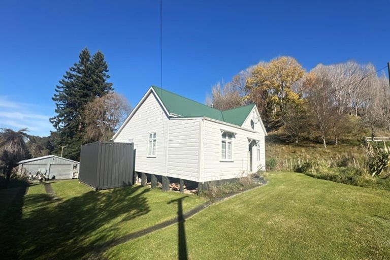 Photo of property in 3 Waitipapa Road, Hunterville, 4730