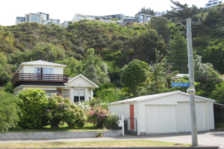 Photo of property in 26 Taupata Street, Redcliffs, Christchurch, 8081
