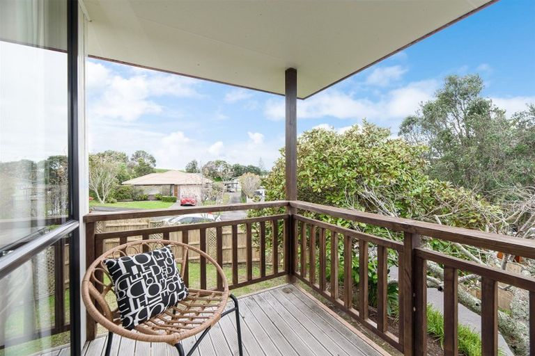 Photo of property in 72 Totaravale Drive, Totara Vale, Auckland, 0629
