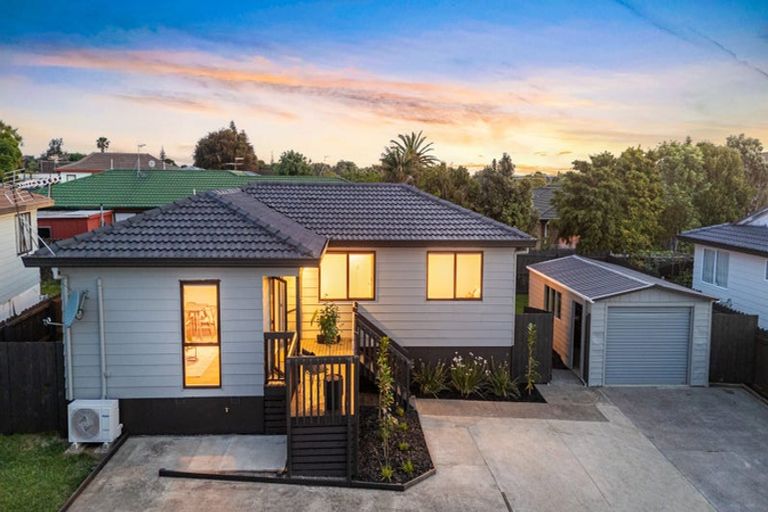 Photo of property in 2/4 Myna Place, Weymouth, Auckland, 2103