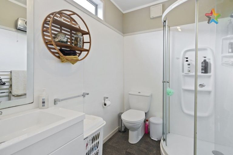 Photo of property in 10a Chapman Street, Newlands, Wellington, 6037