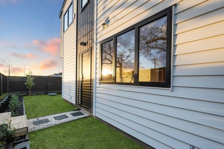 Photo of property in 37b Flanshaw Road, Te Atatu South, Auckland, 0610