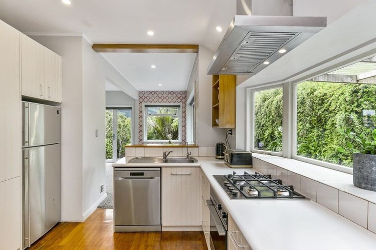 Photo of property in 10 Sydenham Street, Northland, Wellington, 6012