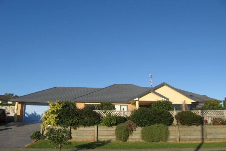 Photo of property in 153 Realm Drive, Paraparaumu, 5032