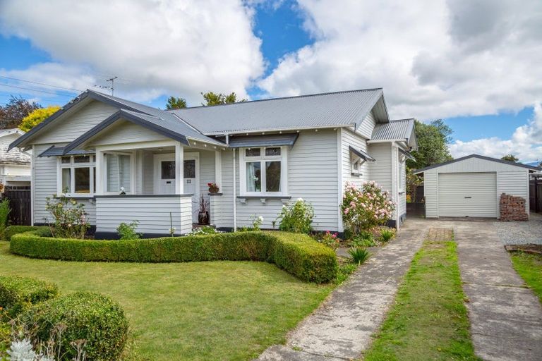 Photo of property in 45 Cambridge Terrace, Masterton, 5810