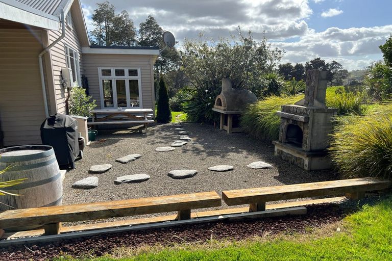 Photo of property in 364 Oneriri Road, Kaiwaka, 0573