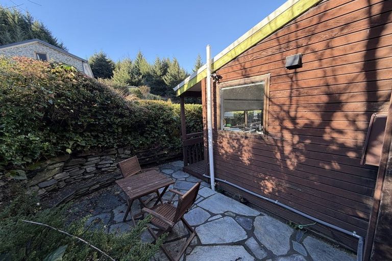 Photo of property in 15b Cameron Place, Fernhill, Queenstown, 9300