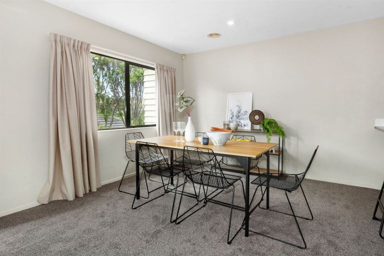 Photo of property in 7 Kaweka Close, Aotea, Porirua, 5024