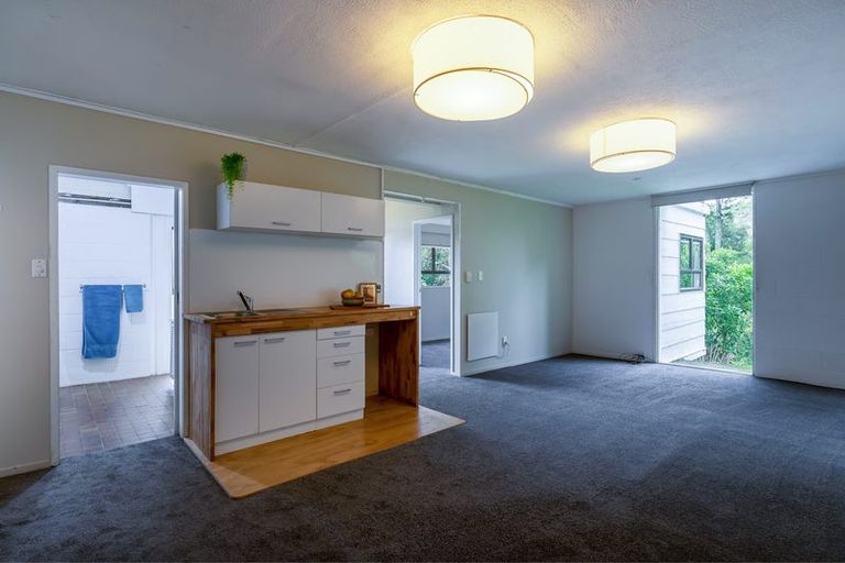 Photo of property in 57 Arapito Road, Titirangi, Auckland, 0604