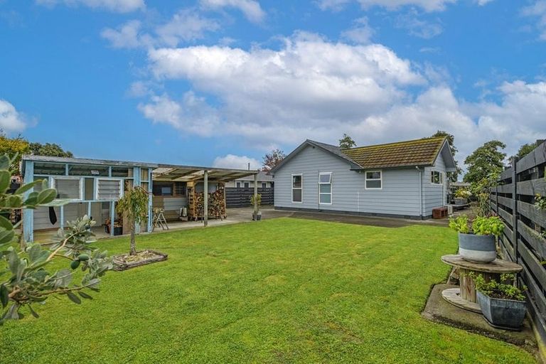 Photo of property in 20 Motuoapa Place, Kelvin Grove, Palmerston North, 4414