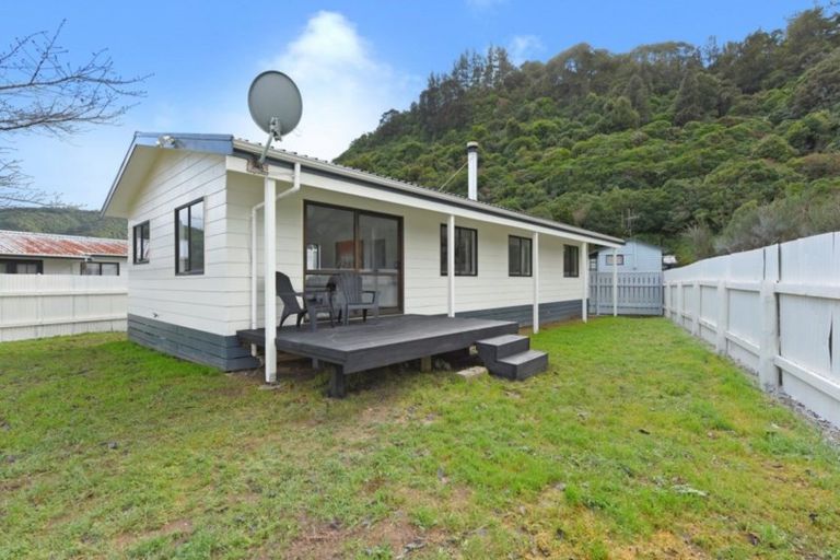 Photo of property in 100 Gillespies Road, Birchville, Upper Hutt, 5018