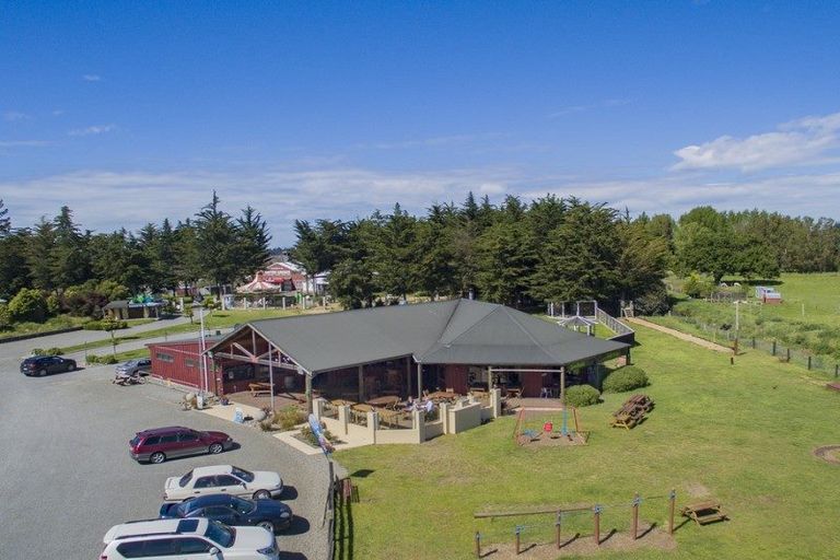 Photo of property in 16 Amberley Beach Road, Amberley, 7410