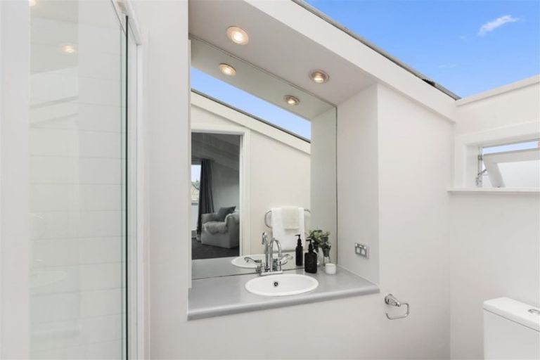 Photo of property in 8 Stafford Road, Northcote Point, Auckland, 0627