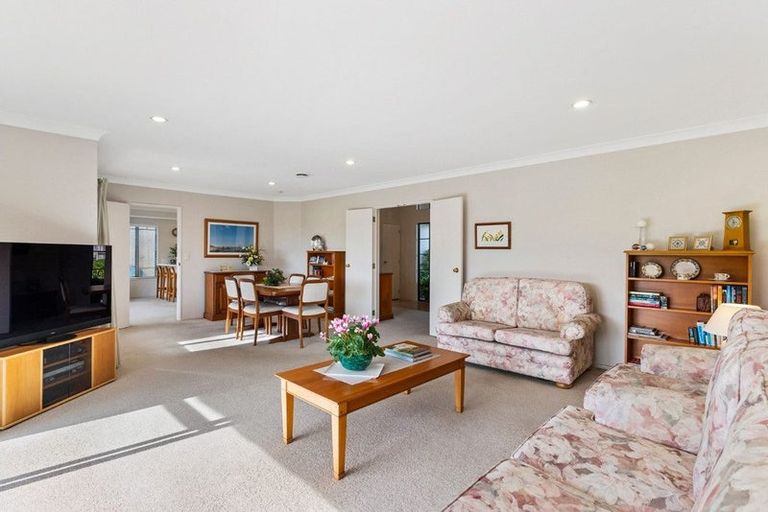 Photo of property in 12 Mohill Place, East Tamaki Heights, Auckland, 2016