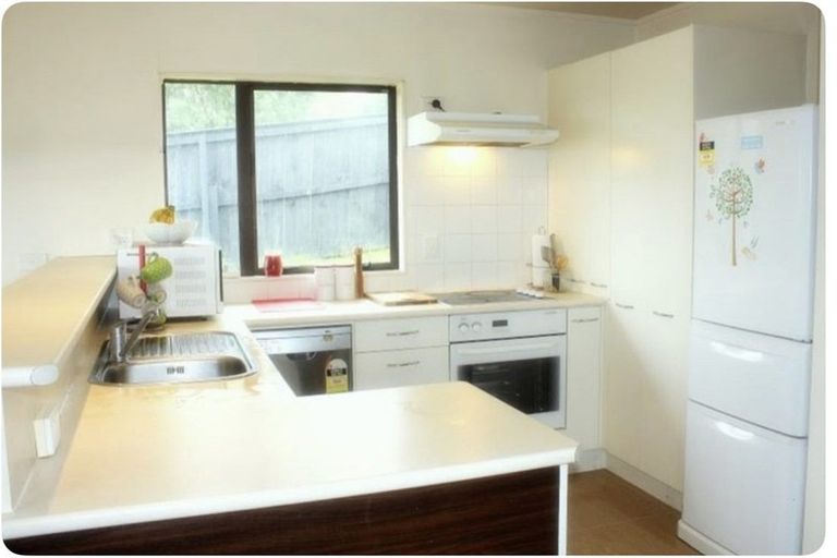 Photo of property in 363a Glenfield Road, Glenfield, Auckland, 0629