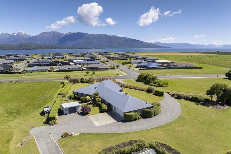 Photo of property in 56 Hawea Place, Te Anau, 9600
