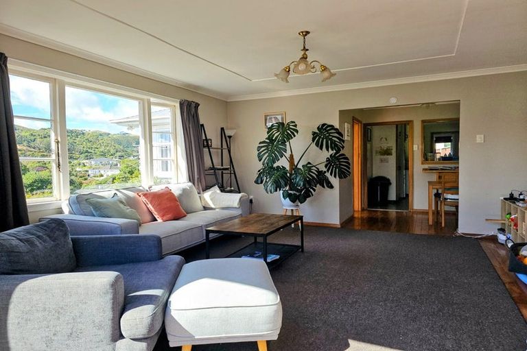 Photo of property in 9 Bell Street, Tawa, Wellington, 5028
