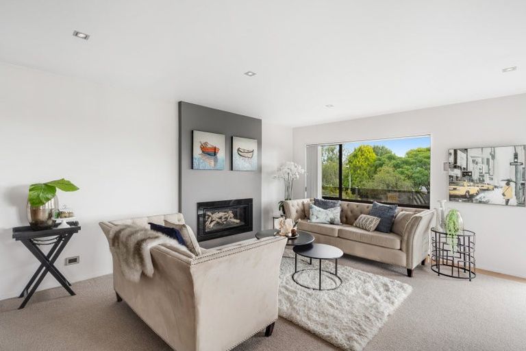 Photo of property in 3 Trident Place, Shelly Park, Auckland, 2014