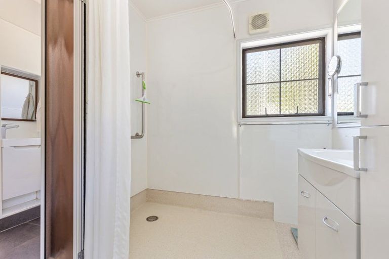 Photo of property in 529 South Road, Omata, New Plymouth, 4374