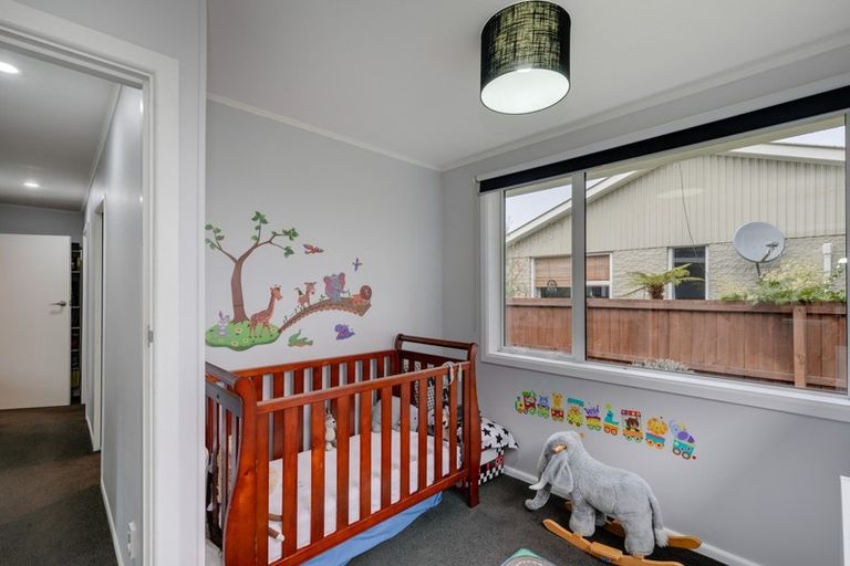 Photo of property in 4 Saunders Place, Redwood, Christchurch, 8051