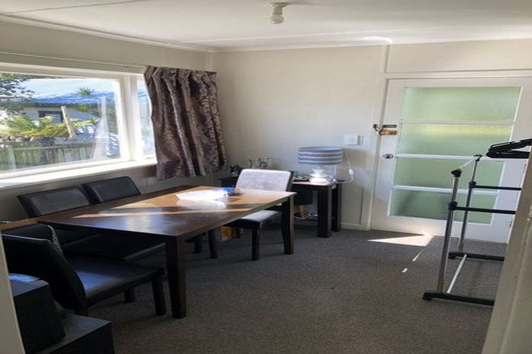 Photo of property in 57 Woodside Road, Massey, Auckland, 0614