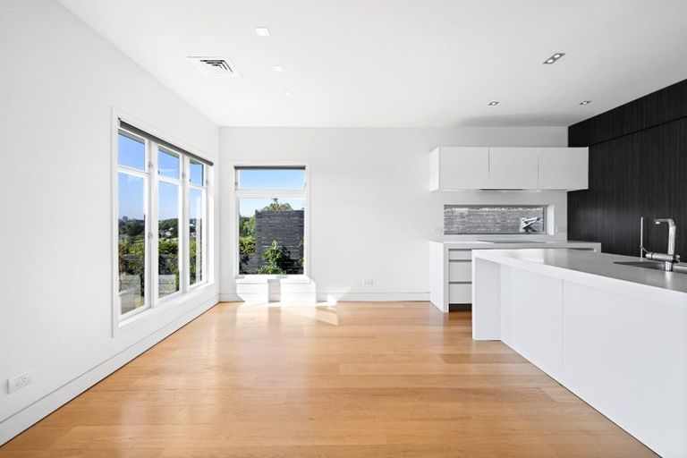 Photo of property in 18 Minchin Crescent, St Andrews, Hamilton, 3200