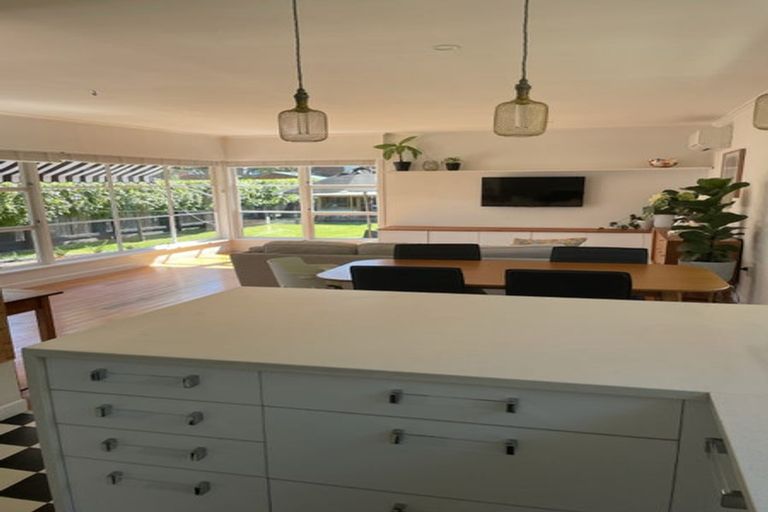 Photo of property in 2/10 Riverlea Avenue, Pakuranga, Auckland, 2010