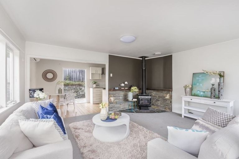 Photo of property in 9 Hellyers Street, Birkdale, Auckland, 0626