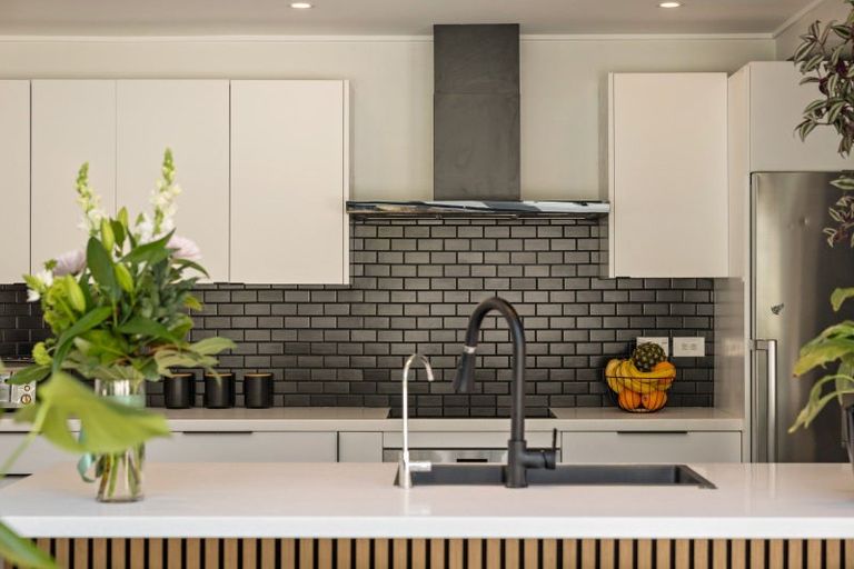 Photo of property in 12 Mackinnon Terrace, Sunshine Bay, Queenstown, 9300