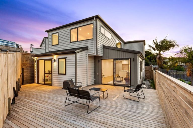 Photo of property in 152c Luckens Road, West Harbour, Auckland, 0618