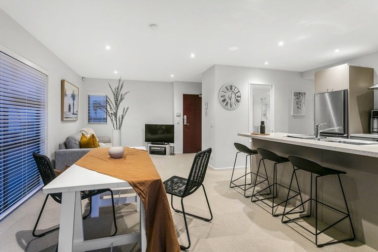 Photo of property in 11/79 Schnapper Rock Road, Schnapper Rock, Auckland, 0632