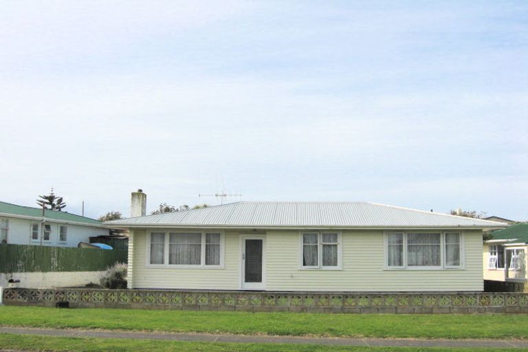 Photo of property in 4 Kotuku Street, Castlecliff, Whanganui, 4501