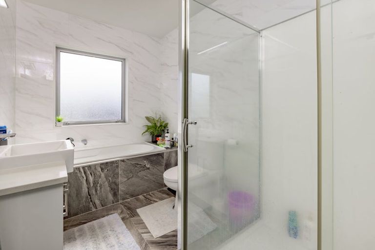 Photo of property in 3 Veneta Close, Flat Bush, Auckland, 2019