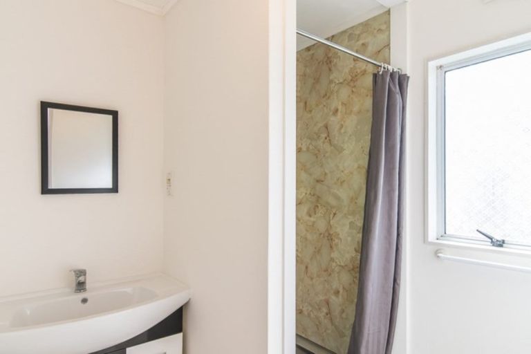 Photo of property in 5 Freyberg Crescent, Waikanae Beach, Waikanae, 5036