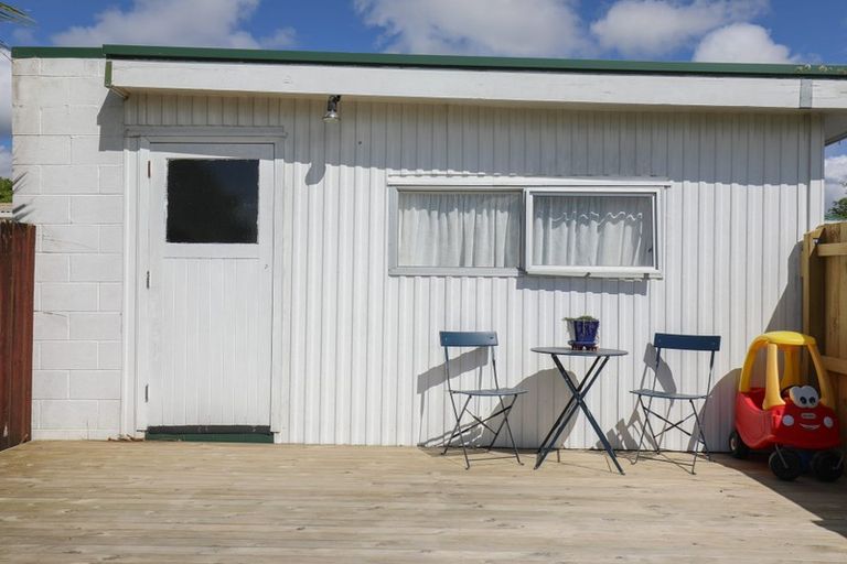 Photo of property in 116 Woodglen Road, Glen Eden, Auckland, 0602