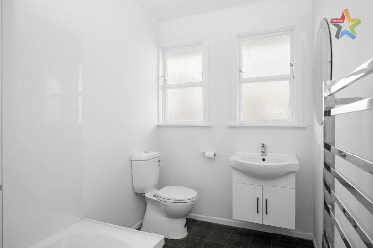 Photo of property in 5 Balmain Street, Newlands, Wellington, 6037