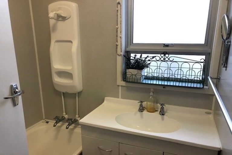 Photo of property in 1b George Place, Havelock North, 4130