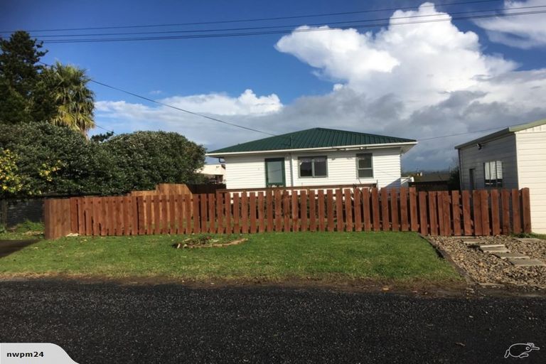 Photo of property in 4 Second Avenue, Glenbrook, Waiuku, 2681