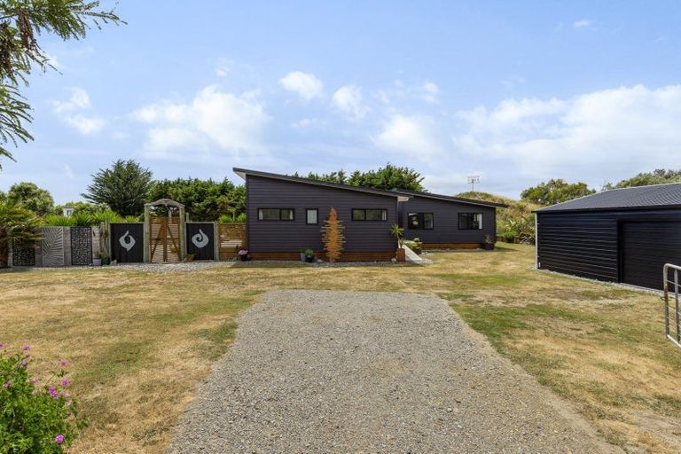Photo of property in 7 Strathnaver Drive, Waikawa Beach, Manakau, 5573