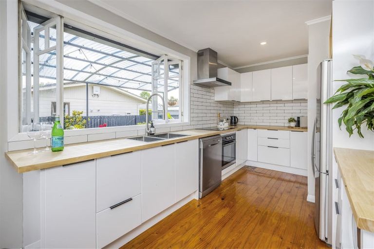 Photo of property in 16 Onslow Road, Papakura, 2110