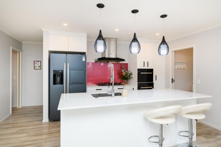 Photo of property in 55 Vaucluse Heights, Fitzherbert, Palmerston North, 4410