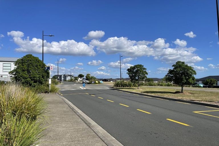 Photo of property in 8 Rauriki Lane, Rosehill, Papakura, 2113