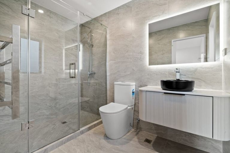 Photo of property in 2/32 Tapuwae Way, Mangere Bridge, 2022