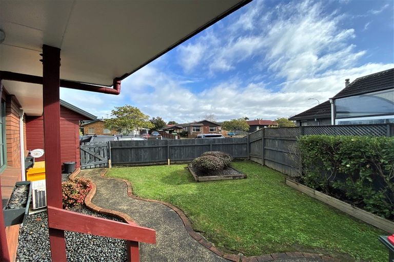 Photo of property in 8 Midvale Place, Burswood, Auckland, 2013