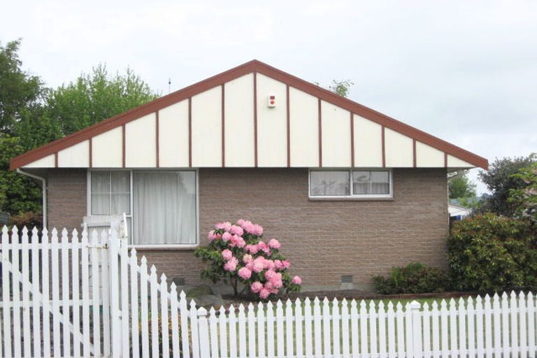 Photo of property in 5 Edron Place, Redwood, Christchurch, 8051