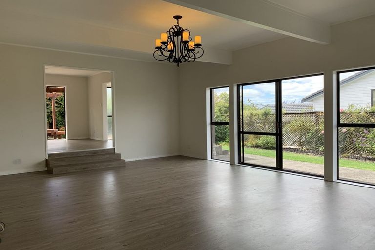 Photo of property in 20 Tatyana Place, Massey, Auckland, 0614